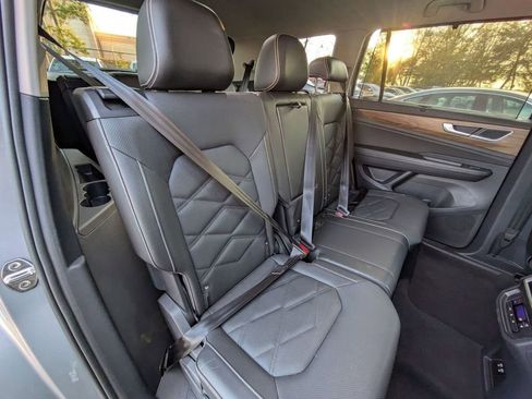 Used 2025 Volkswagen Atlas SE image 26