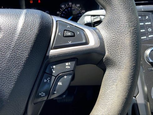 Used 2017 Ford Fusion SE FWD image 25
