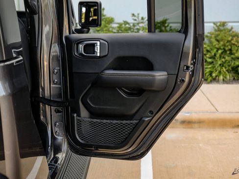 Used 2024 Jeep Gladiator Sport image 77