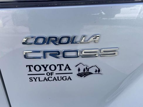 Used 2025 Toyota Corolla Cross LE w/ Moonroof Package FWD image 8