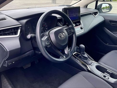 Used 2025 Toyota Corolla LE FWD image 8