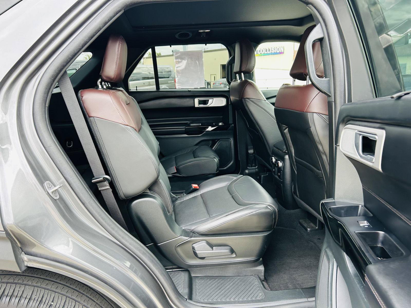 Used 2023 Ford Explorer Platinum w/ Technology Package AWD/4WD image 37