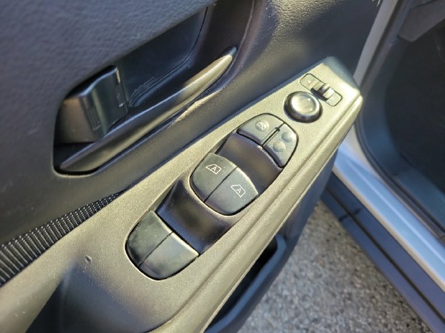 Used 2020 Nissan Kicks S FWD image 17