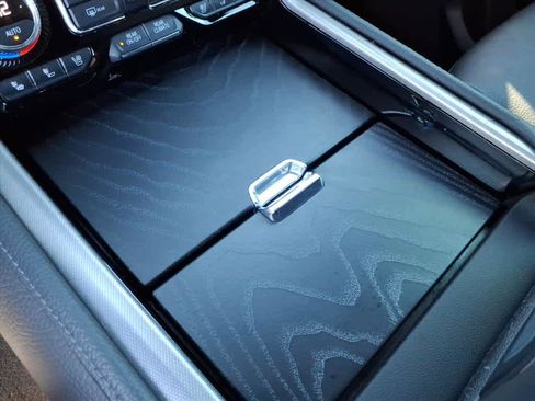 Used 2022 GMC Yukon Denali w/ Advanced Technology Package image 39