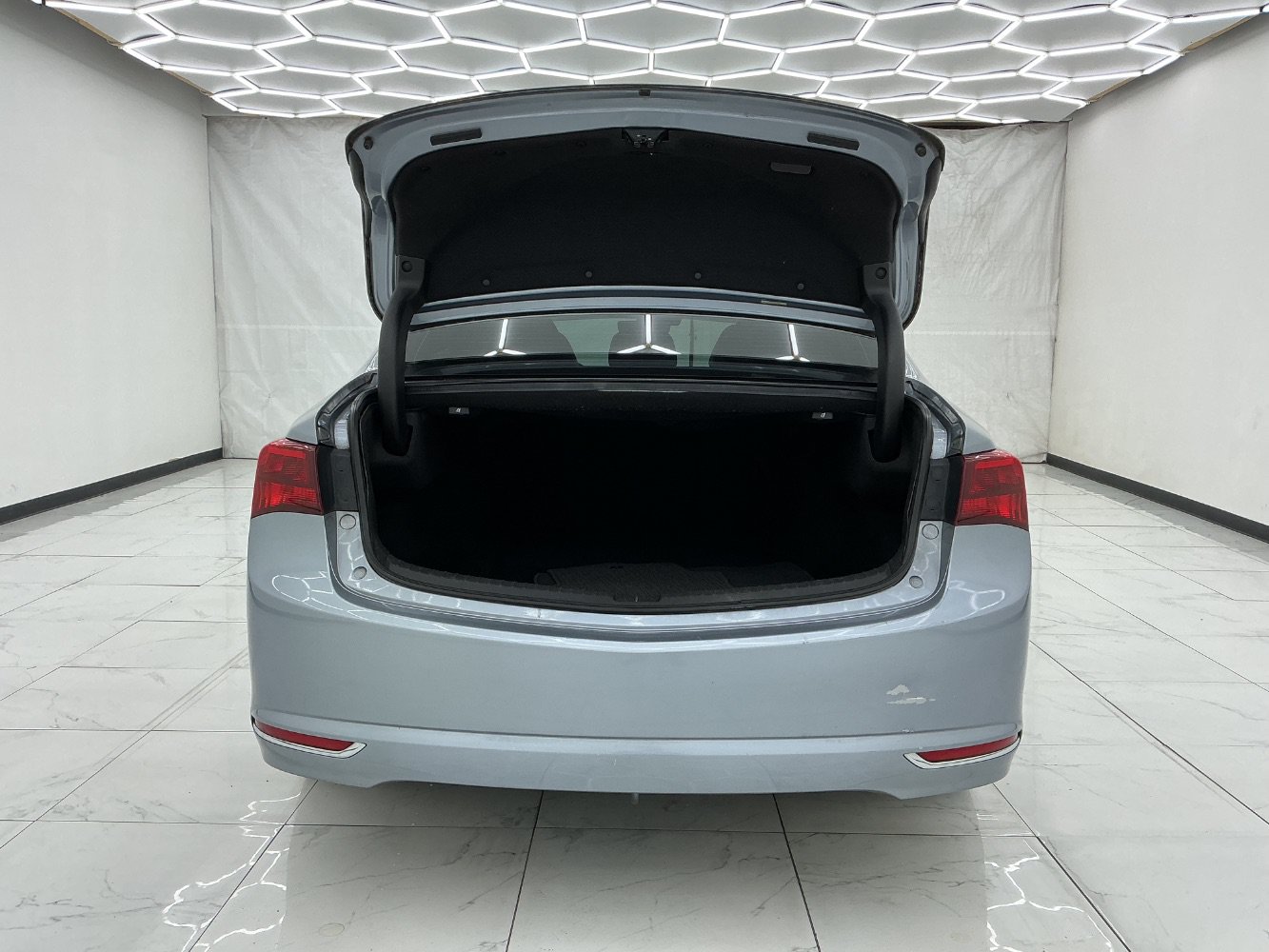 Used 2016 Acura TLX w/ Technology Package FWD image 45
