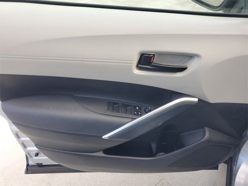 Used 2023 Toyota Corolla Cross L image 17