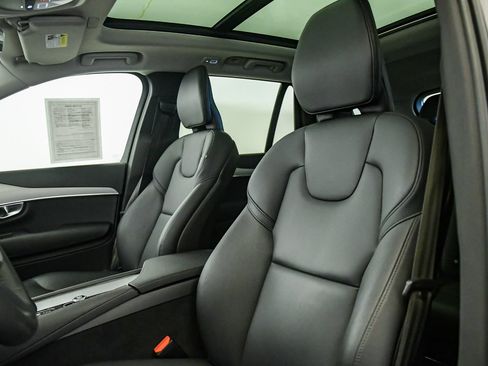 Certified 2025 Volvo XC90 B5 Core w/ Protection Package Premier AWD/4WD image 18