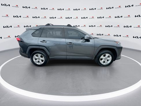 Used 2021 Toyota RAV4 XLE image 9
