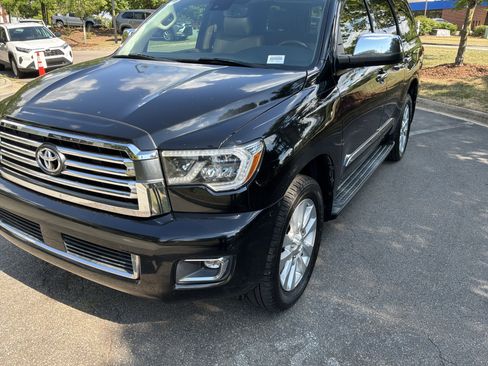 Used 2018 Toyota Sequoia Platinum AWD/4WD image 5