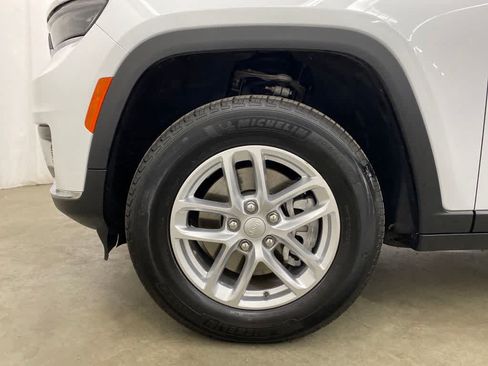 Used 2025 Jeep Grand Cherokee L Laredo AWD/4WD image 11