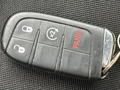 Used 2019 Jeep Renegade Latitude w/ Cold Weather Group AWD/4WD image 28