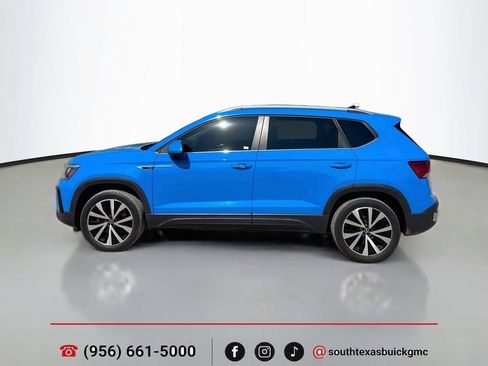 Used 2023 Volkswagen Taos SE w/ Panoramic Sunroof Package FWD image 4