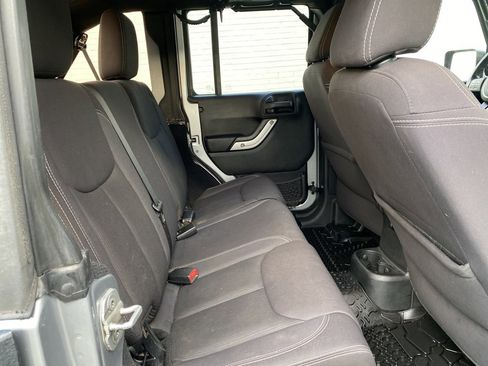 Used 2013 Jeep Wrangler Unlimited Rubicon w/ Connectivity Group image 10
