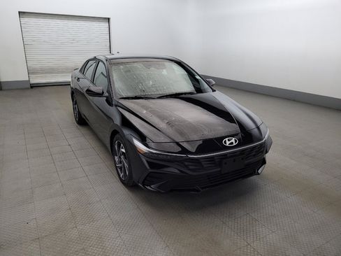 Used 2025 Hyundai Elantra Sport FWD image 13