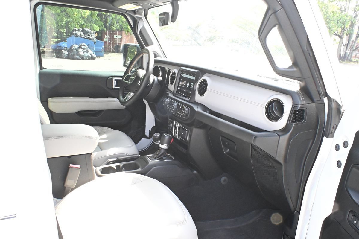 Used 2023 Jeep Gladiator Overland AWD/4WD image 11