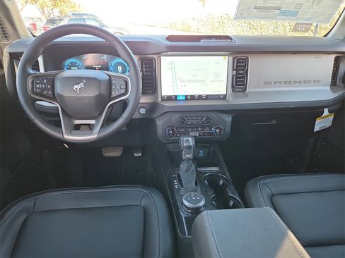 New 2025 Ford Bronco Outer Banks image 9