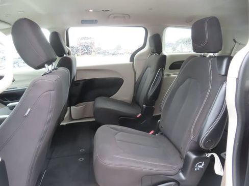 Used 2023 Chrysler Voyager LX FWD image 18
