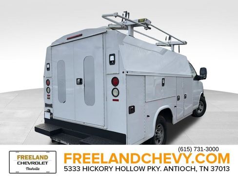 Used 2016 Chevrolet Express 3500 image 2