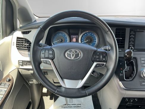 Certified 2018 Toyota Sienna XLE Premium AWD/4WD image 12