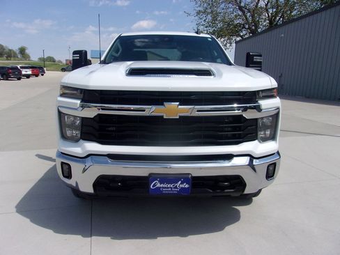Used 2024 Chevrolet Silverado 2500 LT AWD/4WD image 5