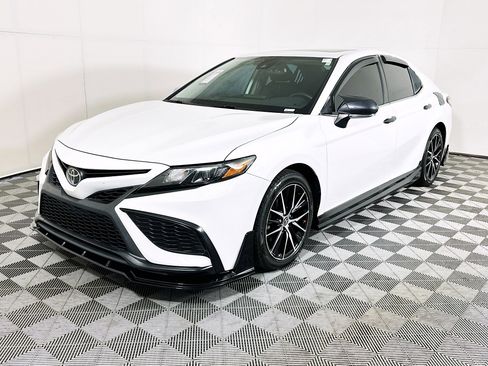 Used 2022 Toyota Camry SE w/ Audio Upgrade Package image 7
