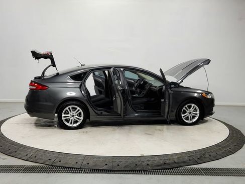 Used 2018 Ford Fusion SE image 16