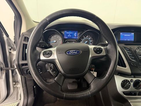 Used 2014 Ford Focus SE w/ Equipment Group 201A FWD image 12