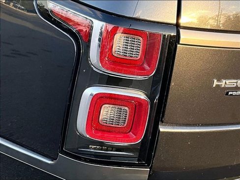 Used 2020 Land Rover Range Rover HSE image 30