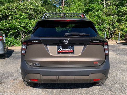 New 2026 Nissan Kicks SR w/ Cold Weather Package FWD image 4