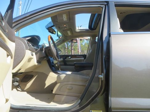 Used 2008 Buick Enclave CX w/ Driver Confidence Package image 10