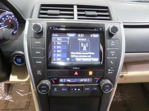 Used 2017 Toyota Camry XLE image 15