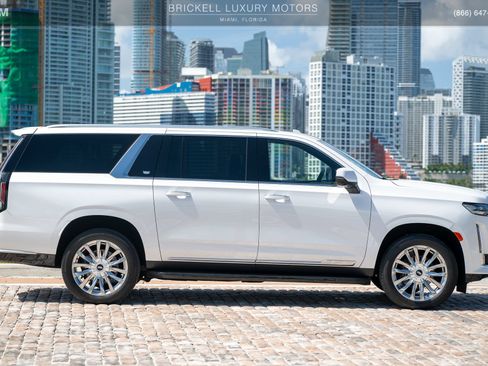 Used 2024 Cadillac Escalade ESV Luxury AWD/4WD image 10