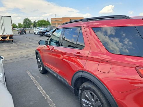Used 2023 Ford Explorer XLT w/ XLT Sport Appearance Package AWD/4WD image 8