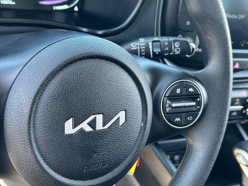 Used 2025 Kia Soul LX image 24