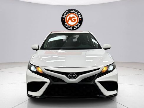 Used 2024 Toyota Camry SE FWD image 2