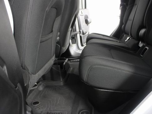 Used 2022 Jeep Gladiator Willys image 16