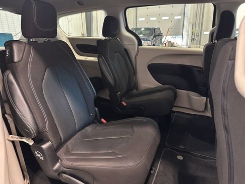 Used 2023 Chrysler Voyager LX FWD image 33