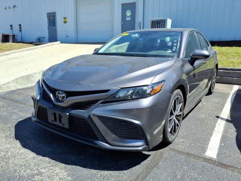 Used 2023 Toyota Camry SE FWD image 4