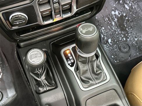 Used 2022 Jeep Wrangler Unlimited Sahara w/ Cold Weather Group image 16