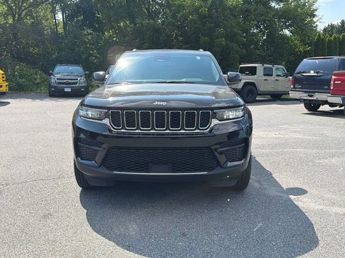 Used 2024 Jeep Grand Cherokee Laredo w/ Luxury Tech Group I AWD/4WD image 8