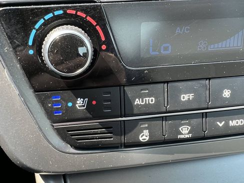 Used 2015 Hyundai Sonata Limited w/ Option Group 06 FWD image 17