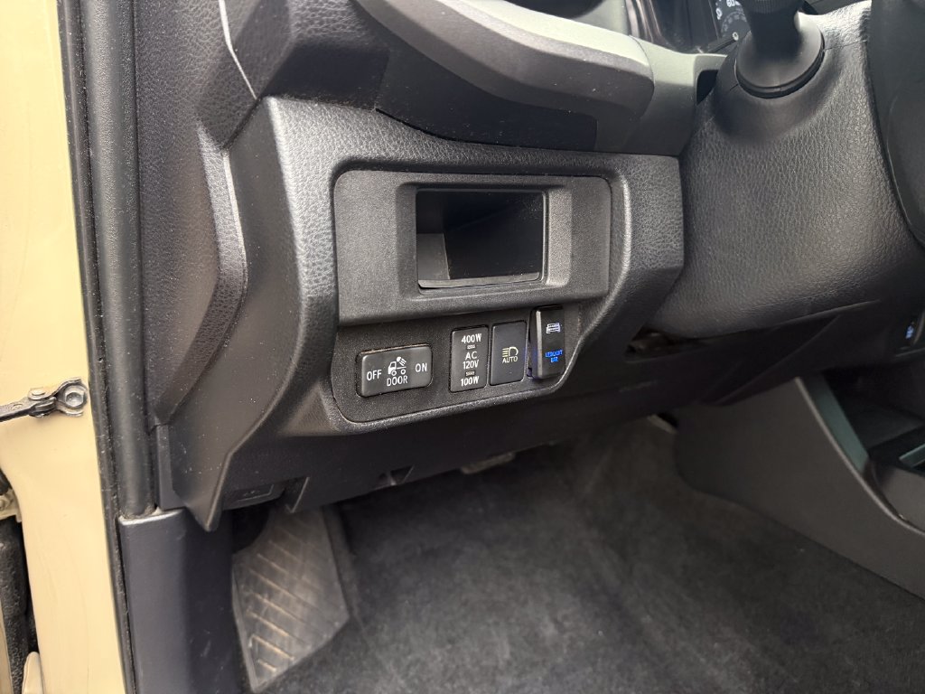 Used 2019 Toyota Tacoma TRD Sport w/ Technology Package AWD/4WD image 30