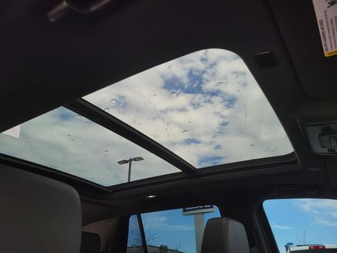 Used 2023 Chevrolet Tahoe Z71 w/ Luxury Package AWD/4WD image 8