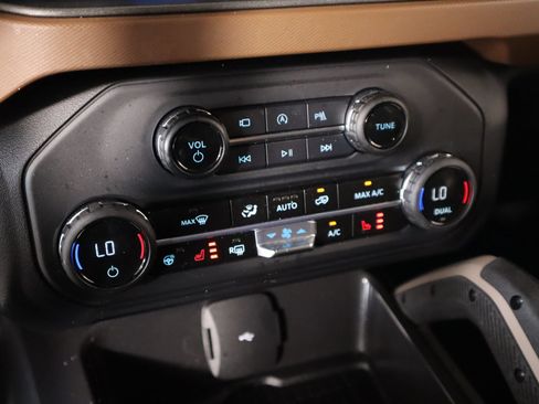 Used 2024 Ford Bronco Outer Banks AWD/4WD image 8