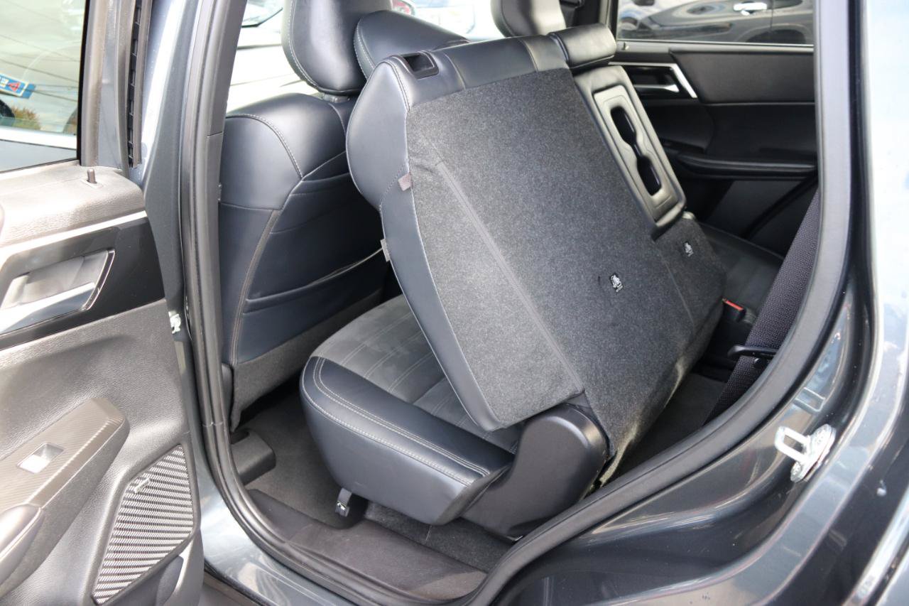 Used 2025 Mitsubishi Outlander SE FWD image 24