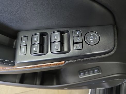 Used 2017 Chevrolet Suburban Premier AWD/4WD image 30