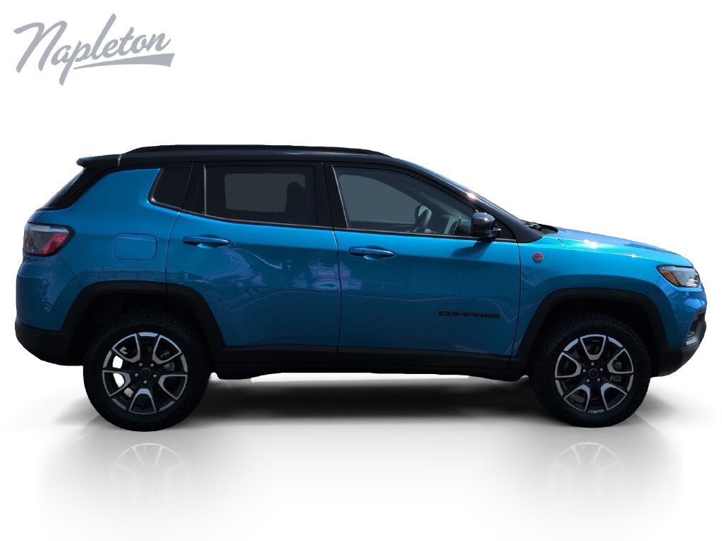 Used 2025 Jeep Compass Trailhawk AWD/4WD image 7