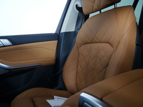 Used 2026 BMW X7 xDrive40i w/ Premium Package image 24