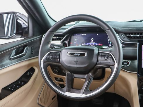 Used 2023 Jeep Grand Cherokee 4WD 4xe w/ Luxury Tech Group II image 12