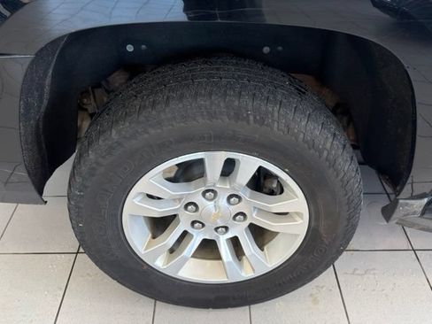 Used 2020 Chevrolet Suburban LT w/ Luxury Package AWD/4WD image 37